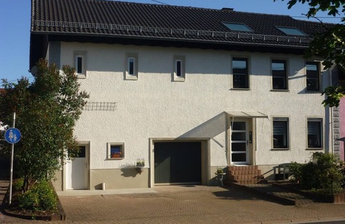 Weiskirchen Apartment | Vacation cottage Laux