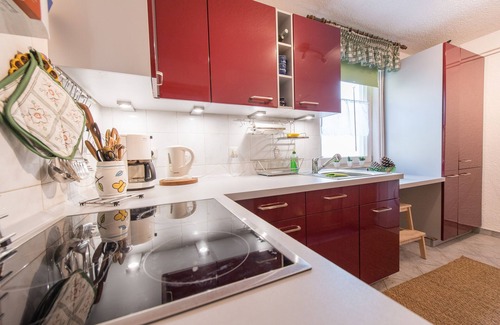 Tabarz House | Vacation home with pet-friendly large fenced garden in Bad Tabarz.