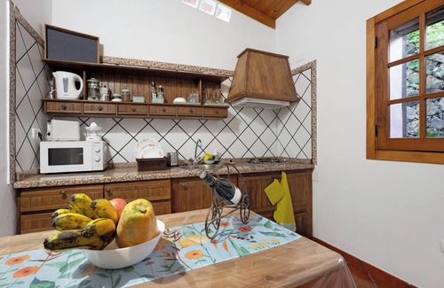 Las Rosas House | Vacation Home 'El Nogal' with Sea View, Private Terrace and Wi-Fi
