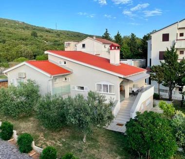 Stara Novalja House | Vacation Family House on the Beach