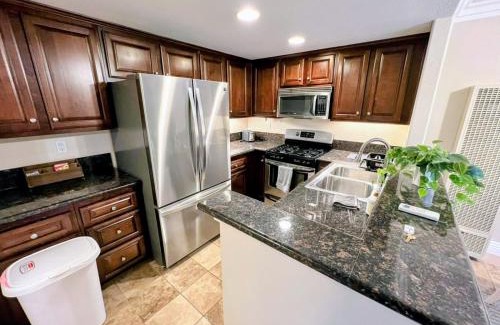 University City Apartment | -Vacation First floor luxury condo La Jolla, Spa, Pool, Gym