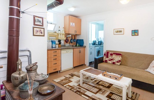 Koycegiz House | Vacation Flat w Pool Garden Patio BBQ in Mugla