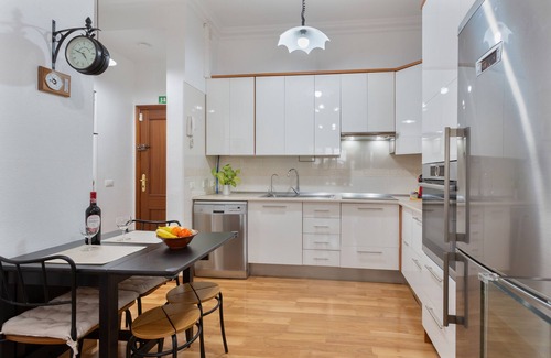 Los Gavilanes Apartment | Vacation 'Gavade' with Mountain View, Wi-Fi and Air Conditioning
