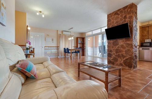 Bahia Calma Apartment | Vacation 'Gomera' with Shared Pool, Wi-Fi and Air Conditioning
