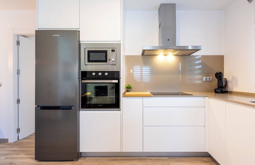 Alhaurin de la Torre House | Vacation Home Kanmarala with Mountain View, Pool & Wi-Fi