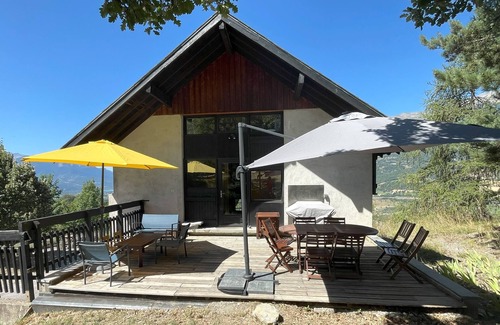 Saint-Andre-d'Embrun House | Vacation home "Embrun 7 Pièces, 12 couchages" with mountain and lake views, private pool