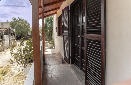 San Giovanni Suergiu House | Vacation Home Casa Lucia with A/C & Balcony