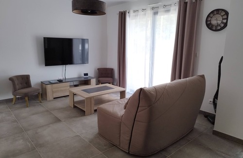 Vouneuil-sous-Biard House | Vacation home in Poitiers, near FUTUROSCOPE