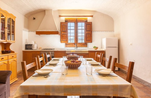 Sant Marti de Tous House | Vacation Home "El Mas De Tous" with Mountain View, Private Pool and Wi-Fi