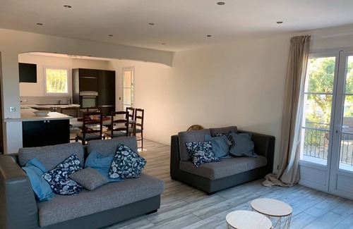 Cabrieres-dʼAigues House | Vacation home in Provence with swimming pool