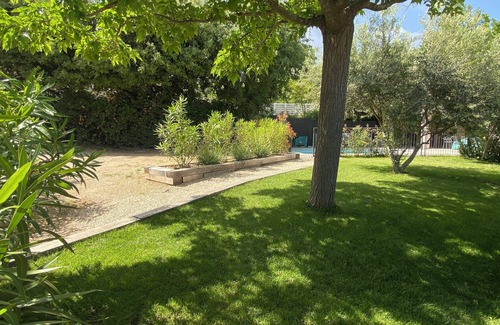 Cabrieres-dʼAigues House | Vacation home in Provence with swimming pool
