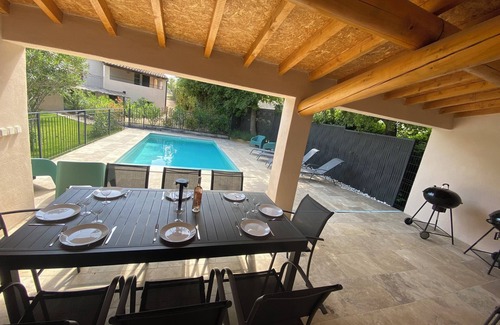 Cabrieres-dʼAigues House | Vacation home in Provence with swimming pool