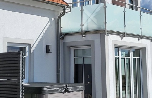 Feuchtwangen Apartment | Vacation home 1 with sauna and whirlpool