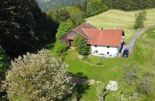 Kollnburg Apartment | Vacation home (120sqm) in idyllic location with garden for 8 pers.