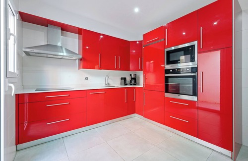 Comarruga House | Vacation Home '50 M to the Beach' with Private Terrace, Wi-Fi and Air Conditioning