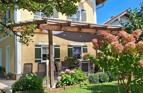 Laufen House | Vacation home 86 sqm, 2 bedrooms, living room with sofa bed, terrace and garden