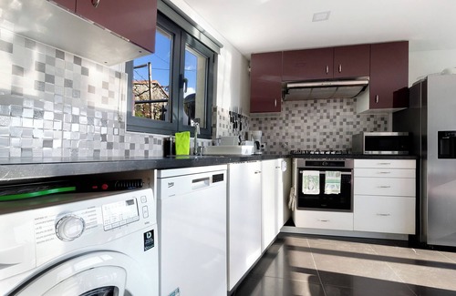 Cova House | Vacation Home "Alojamento de Crasto - Gerês" with Pool and Wi-Fi