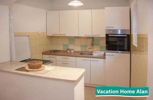 Kulen Vakuf House | Vacation home Alan