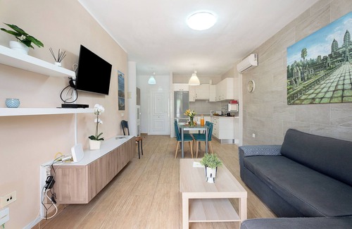 Playa Paraiso House | Vacation Home 'Apartmento Palace Playa Paraiso' with Mountain View, Shared Pool, Terrace & Wi-Fi