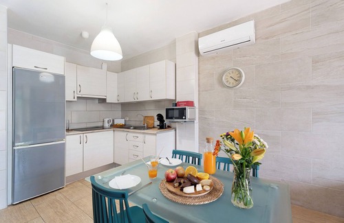 Playa Paraiso House | Vacation Home 'Apartmento Palace Playa Paraiso' with Mountain View, Shared Pool, Terrace & Wi-Fi