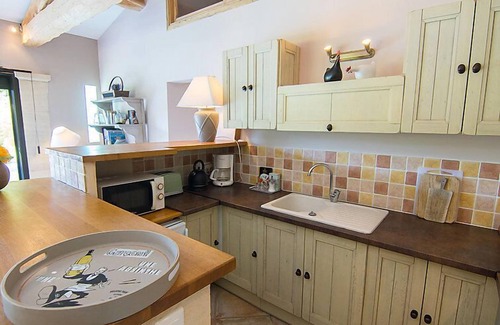 Carpentras House | Vacation home Bezert by Interhome