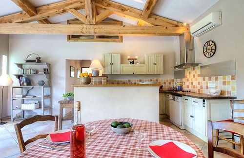 Carpentras House | Vacation home Bezert by Interhome
