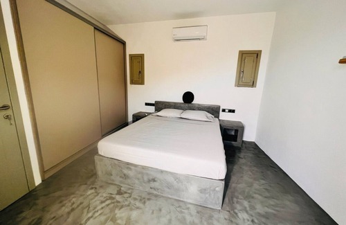 Apollonia House | Vacation Home "Black Tower Villa" with Sea View, 2 Private Terraces & Wi-Fi