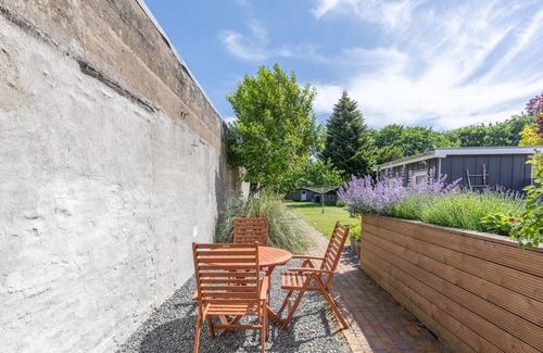 Husum House | Vacation home "Bootshaus" in Husum for up to 4 people