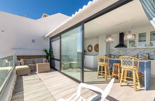 La Jaca House | Vacation Home 'Brisa Marina' with Sea View, Private Terrace and Wi-Fi