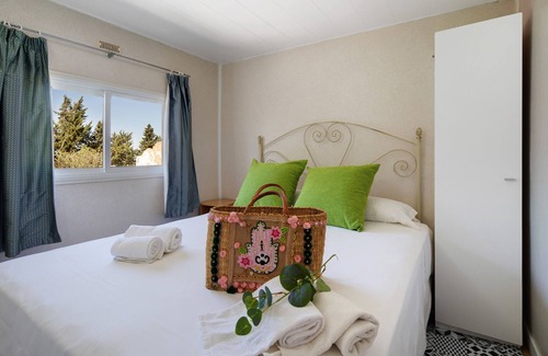 Medina-Sidonia House | Vacation Home "Bungalow La Villoria Estandar 2" with Shared Pool, Private Terrace & Wi-Fi