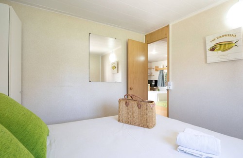 Medina-Sidonia House | Vacation Home "Bungalow La Villoria Estandar 4" with Shared Pool, Private Terrace & Wi-Fi