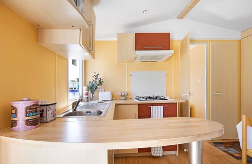 Medina-Sidonia House | Vacation Home "Bungalow La Villoria Deluxe 6" with Shared Pool, Private Terrace & Wi-Fi