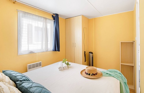 Medina-Sidonia House | Vacation Home "Bungalow La Villoria Deluxe 6" with Shared Pool, Private Terrace & Wi-Fi