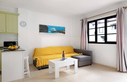 Playa Honda House | Vacation Home "Candido" close to the Sea with Private Terrace