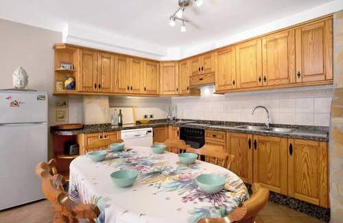 Playa San Juan Apartment | Vacation Home "Casa Familia" close to the Sea with Terrace & Wi-Fi