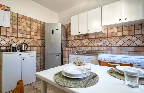 Centro Commerciale House | Vacation Home "Casa a 2 Passi dalla Spiaggia" Close to the Sea with Private Covered Terrace