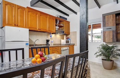 Pajara House | Vacation Home "Casa Alexis" with Wi-Fi, Terrace & Garden