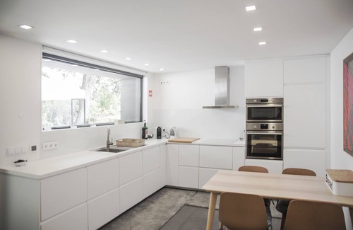 Rates House | Vacation Home 'Casa do Bosque' with Balcony, Shared Garden & Wi-Fi