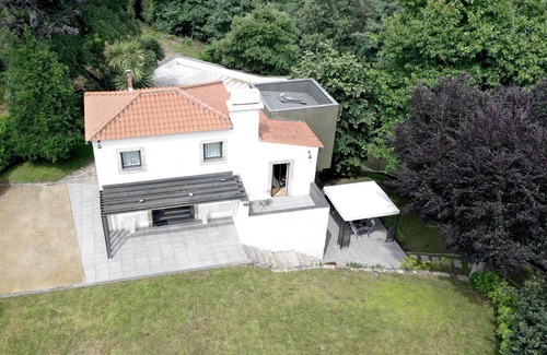 Rates House | Vacation Home 'Casa do Bosque' with Balcony, Shared Garden & Wi-Fi