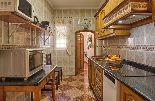 Cuevas Bajas House | Vacation Home "Casa Ángeles" with Private Pool, 2 Private Terraces & Wi-Fi