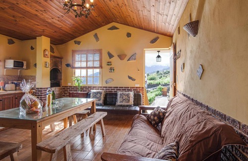 Los Realejos House | Vacation Home Casa La Chocita with Sea View, Mountain View