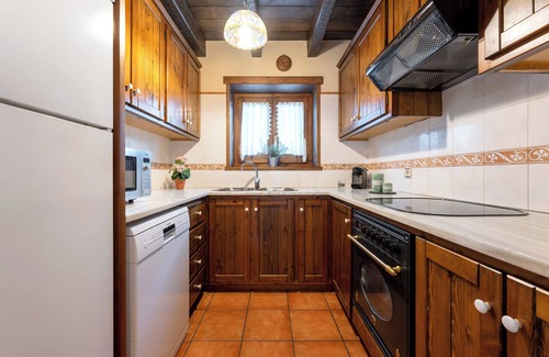 Soriguerola House | Vacation Home "Casa Fontanals de Cerdanya" with Mountain View, Wi-Fi, Terrace & Garden