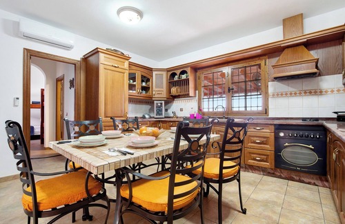 Triquivijate House | Vacation Home 'Casa Glory' with Mountain View, Wi-Fi and Air Conditioning