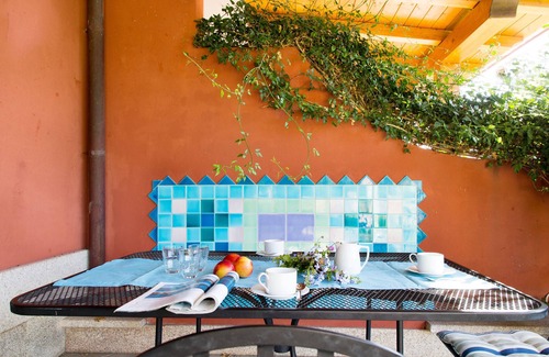 San Pantaleo House | Vacation Home "Casa magnolia San Pantaleo" with A/C, Garden & Terrace; Parking Available