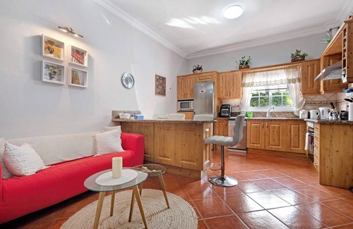 La Guancha House | Vacation Home 'Casa Los Guanches' with Sea View, Private Terrace and Wi-Fi
