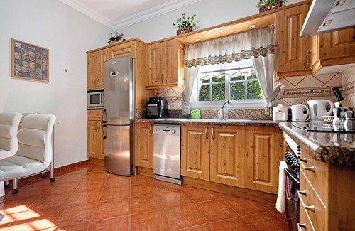 La Guancha House | Vacation Home 'Casa Los Guanches' with Sea View, Private Terrace and Wi-Fi