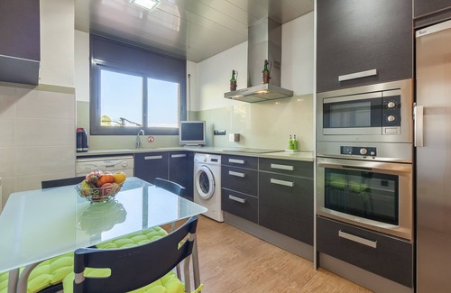 Canyelles House | Vacation Home "Casa Lourdes" with Private Pool, Garden & Wi-Fi