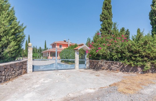 Melilli House | Vacation Home "Casa Mariaroberta" with Shared Pool, Whirlpool & Wi-Fi
