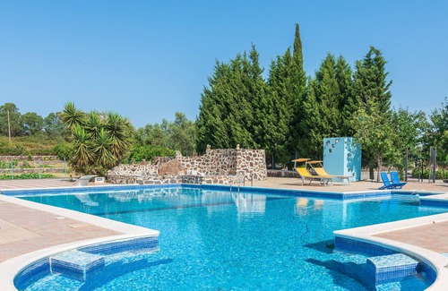 Melilli House | Vacation Home "Casa Mariaroberta" with Shared Pool, Whirlpool & Wi-Fi
