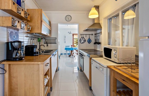 Vila Baleira House | Vacation Home 'Casa da Praia' Near Beach with Private Terrace & Wi-Fi